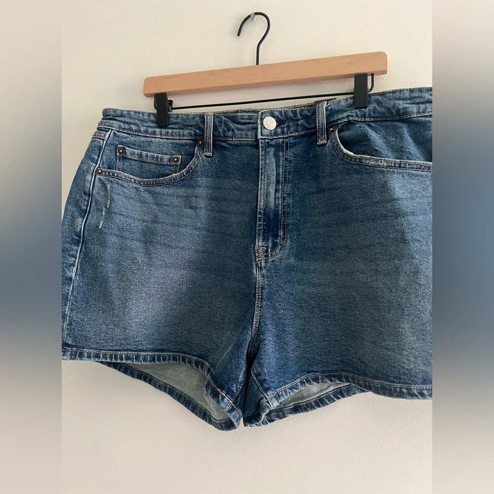 Torrid 3.5"' Relaxed High-Rise Short Size 18 - Picture 2 of 6